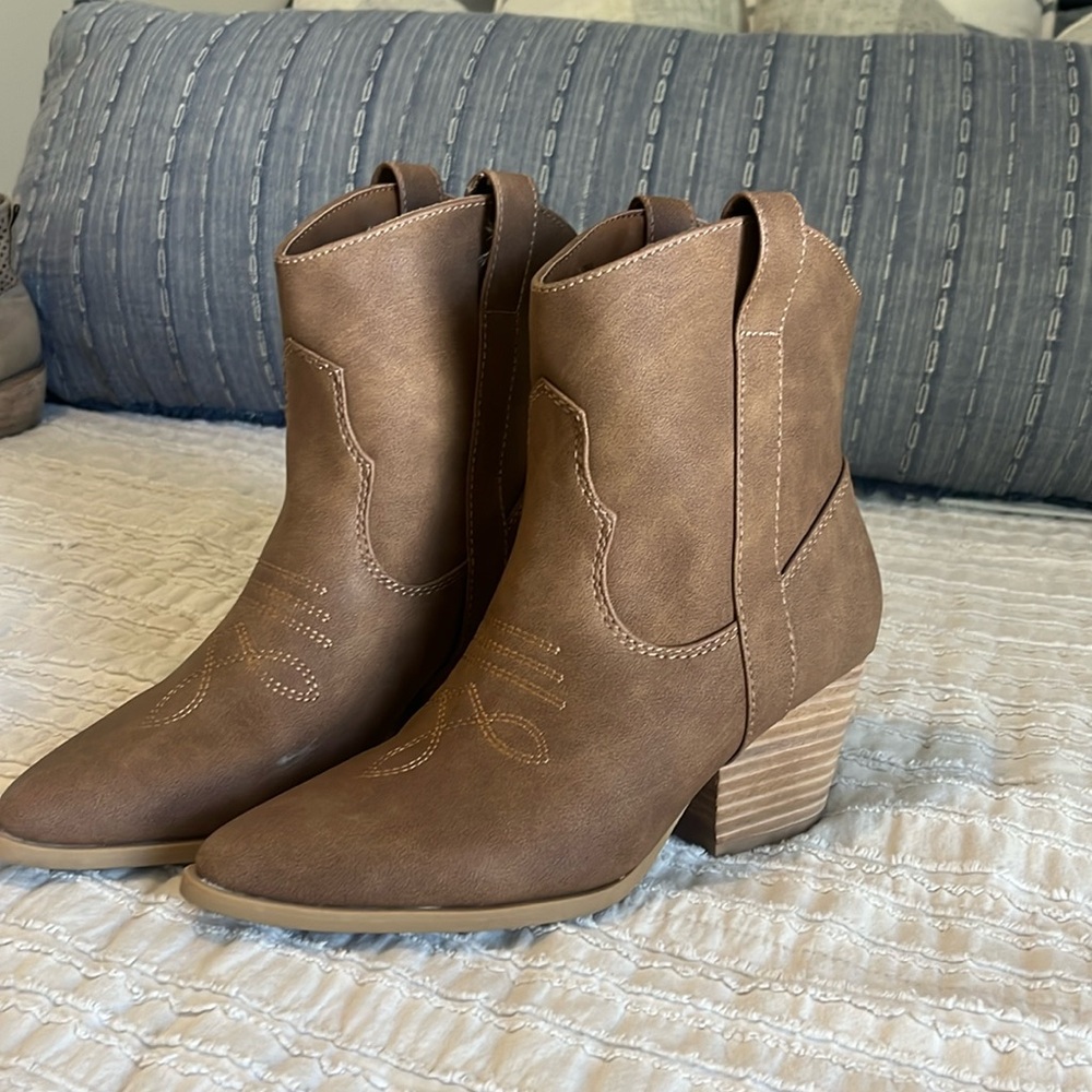 Brown cowgirl boots